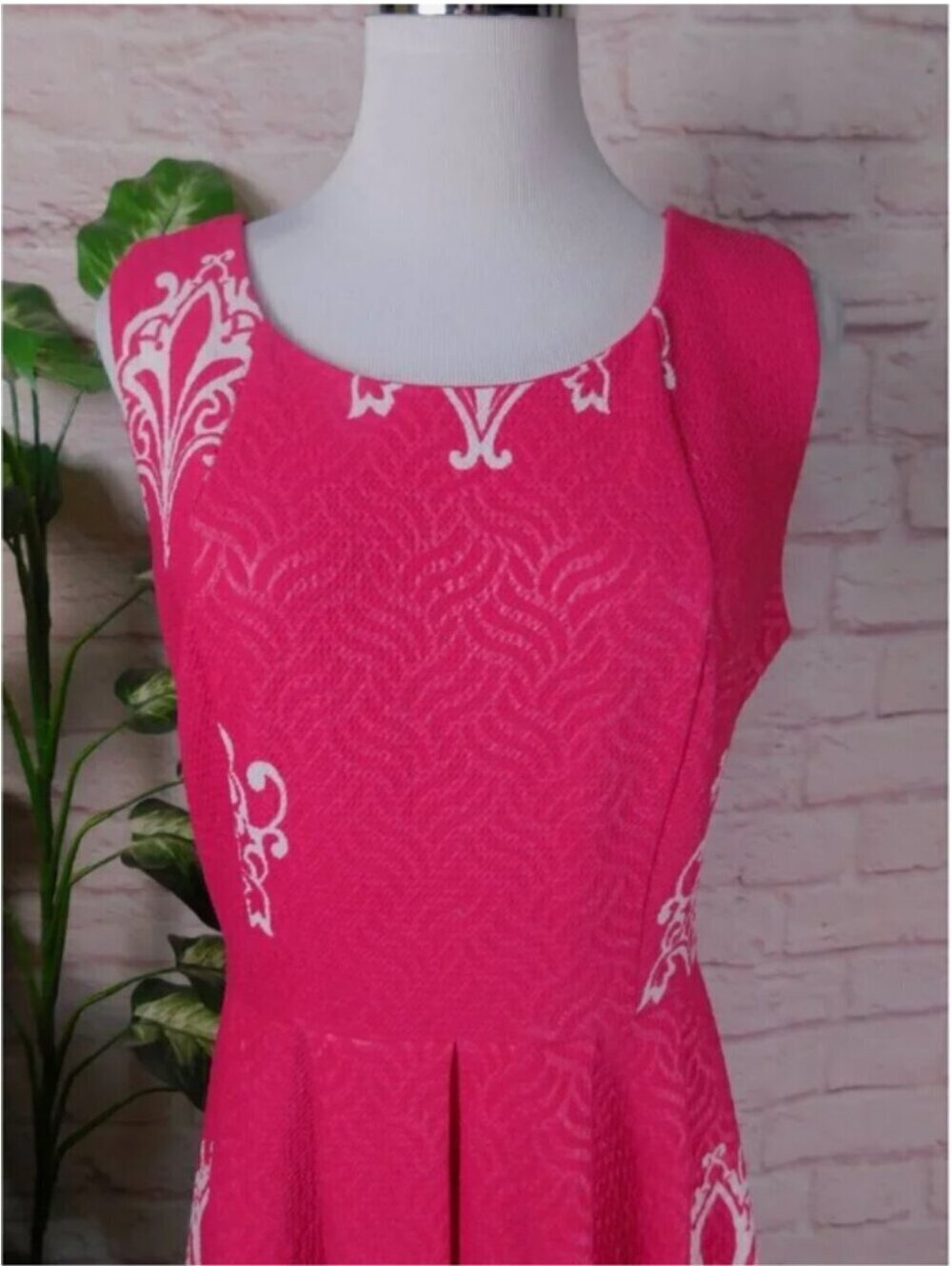 New York & Company | Sz M | Pink and White Damask | Sleeveless | Fit and Flare - Picture 3 of 7